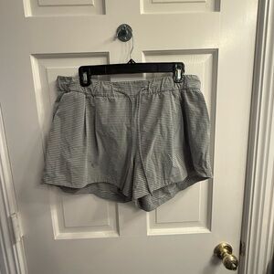 Lululemon Stroll at Sundown Short 3" -Size 10